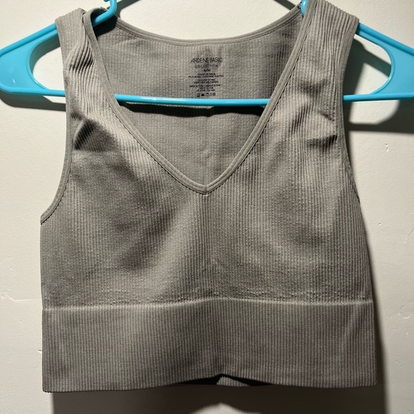 Four women’s tank tops - Picture 3 of 5